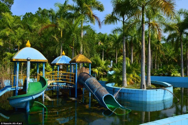 Verlaten waterpark in Vietnam 