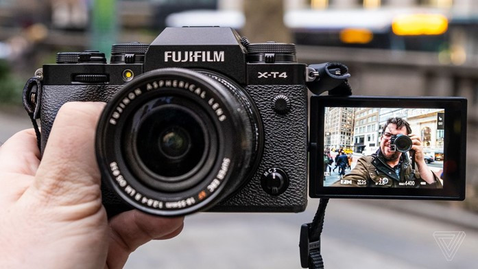 fully articulating screen. Fujifilm X-T4