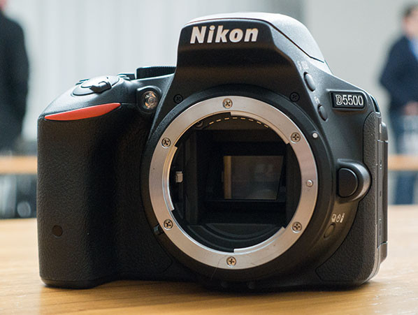 Nikon D5500 front