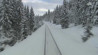 Time-lapse van een treinreis door vier seizoenen