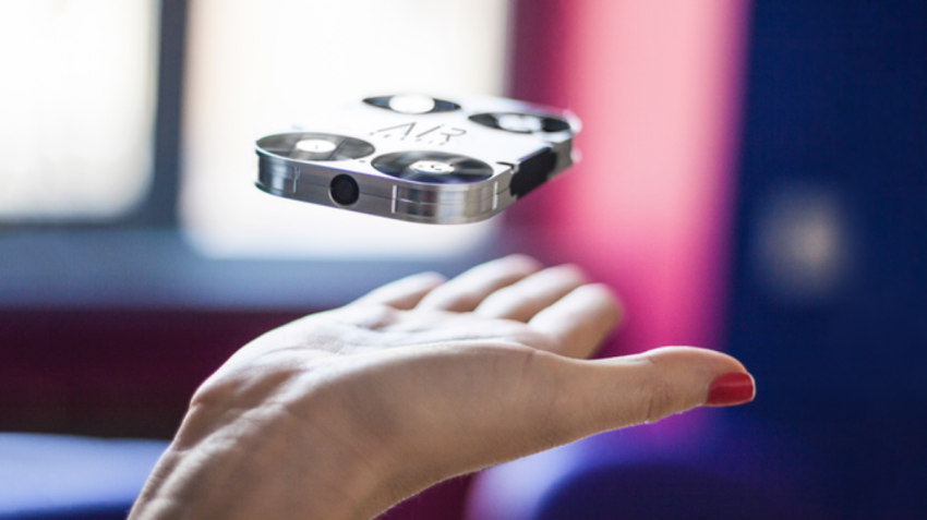 Airselfie: Vliegende selfiecamera op Kickstarter