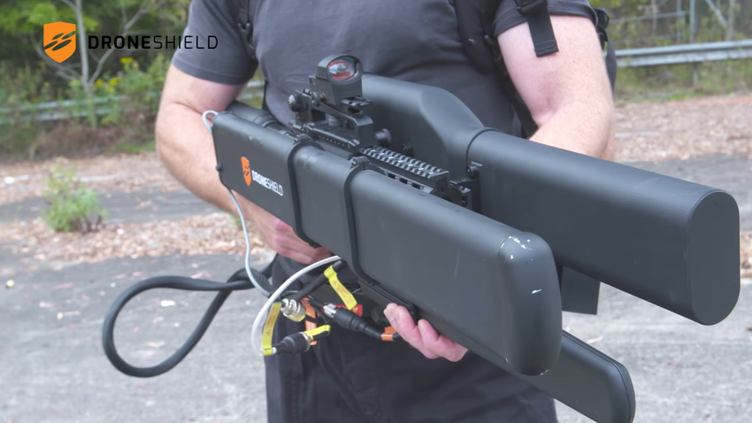 Deze DroneGun haalt je drone uit de lucht